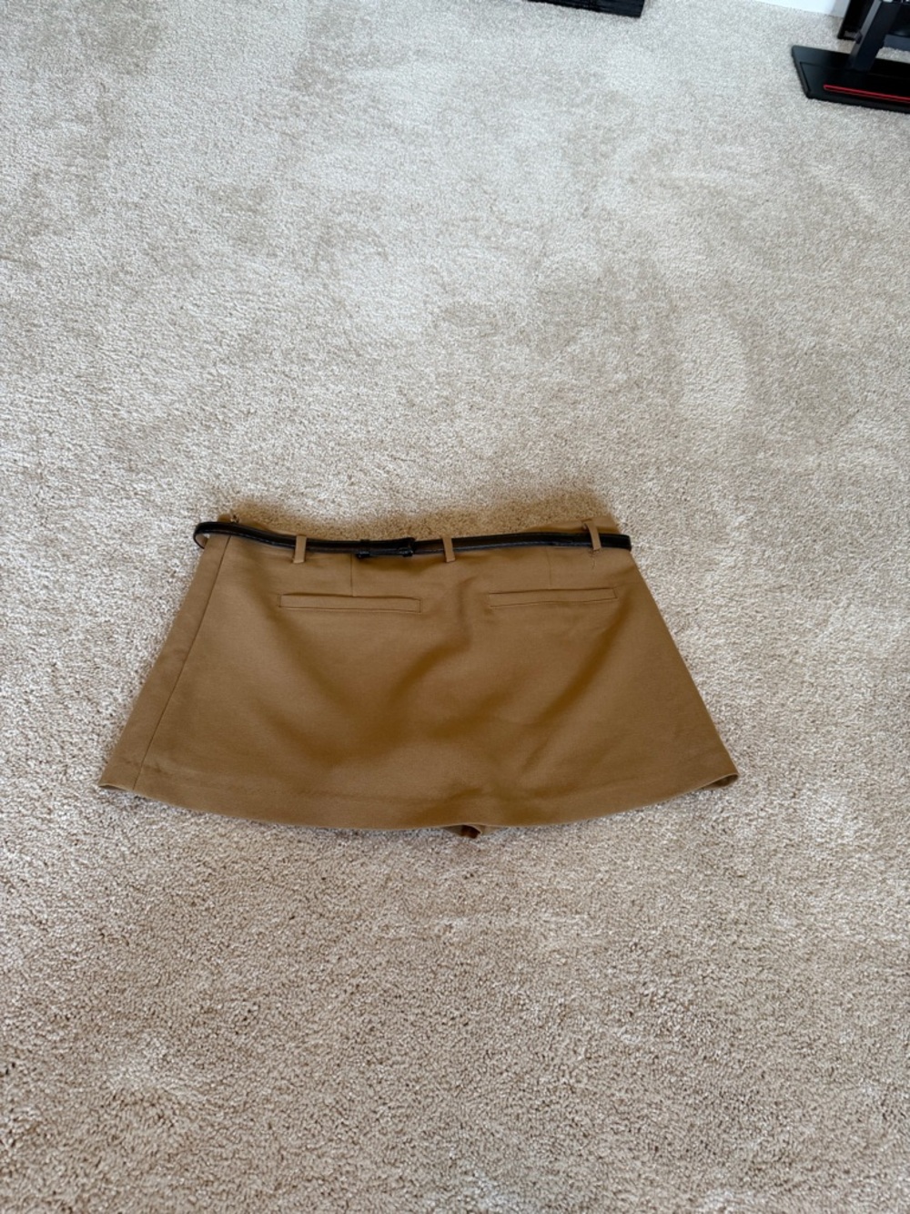 Avec Les Filles Low Rise Mini Skirt/Skort with Black Belt Detail - Picture 4 of 6